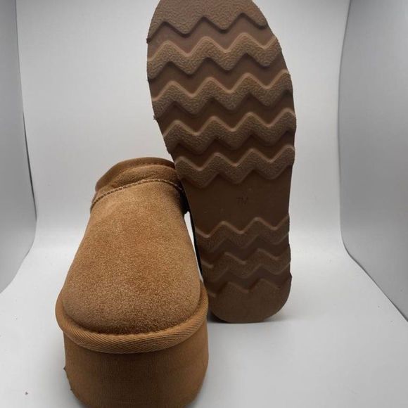 CUSHIONAIRE Women's Cozy Genuine Suede Mule Platform CHESTNUT 7 - Picture 6 of 6